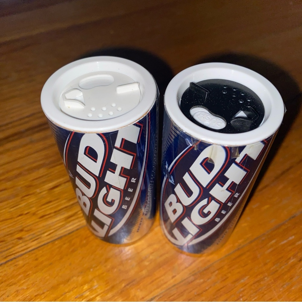 Bud Light Beer Salt & Pepper Shakers ‎ Collectible